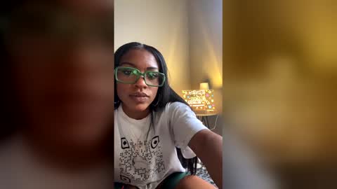 Snapshot of sevynsevinseven chatting on 12/15/25, 08:35 sevynsevinseven online show from 12/15/25, 08:35