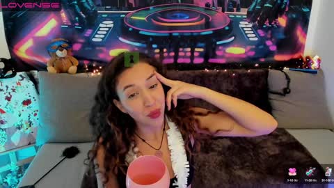 Snapshot of sex_pride chatting on 12/23/24, 08:25 Leyila Johnnyn online show from 12/23/24, 08:25