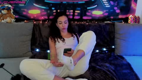 Snapshot of sex_pride chatting on 12/27/24, 09:43 Leyila Johnnyn online show from 12/27/24, 09:43