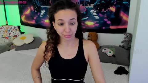 Snapshot of sex_pride chatting on 02/24/25, 10:48 Leyila Johnnyn online show from 02/24/25, 10:48