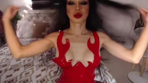 Snapshot of sexenchantresstgirl chatting on 01/11/25, 12:33 Mistress Maria online show from 01/11/25, 12:33
