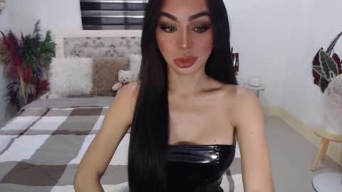 Snapshot of sexenchantresstgirl chatting on 02/03/25, 03:53 Mistress Maria online show from 02/03/25, 03:53