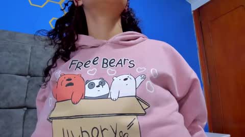 Snapshot of sexfenix_ chatting on 02/14/25, 07:59 karen and camilo online show from 02/14/25, 07:59