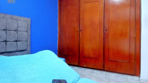 Snapshot of sexfenix_ chatting on 02/26/25, 07:42 karen and camilo online show from 02/26/25, 07:42