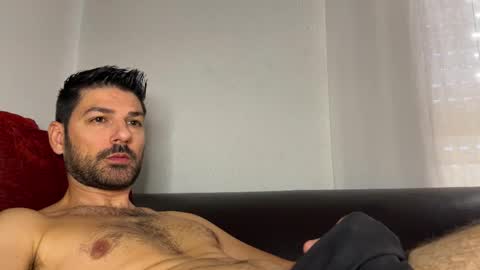 Snapshot of sexfriendch chatting on 10/27/25, 09:35 Lucenzo  online show from 10/27/25, 09:35