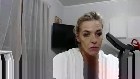 Snapshot of sexi_chrisly chatting on 11/16/25, 07:03 Sexi Chrisly online show from 11/16/25, 07:03