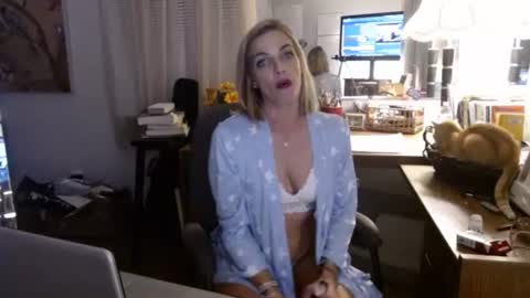 Snapshot of sexi_chrisly chatting on 11/22/25, 04:44 Sexi Chrisly online show from 11/22/25, 04:44