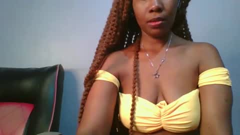 Snapshot of sexie_curvie chatting on 02/06/25, 01:27 Maggie online show from 02/06/25, 01:27