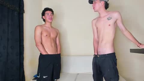 Snapshot of sexiest_girlscb chatting on 10/01/25, 05:57 Izzy19Yearsgirl with glasseDereck18yearsboy with glasse Alice 19years-Dany 19 years online show from 10/01/25, 05:57