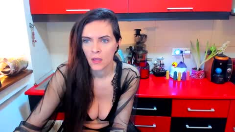 Snapshot of sexqueen1111 chatting on 02/16/25, 03:05 sexqueen1111 online show from 02/16/25, 03:05