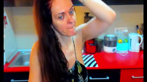 Snapshot of sexqueen1111 chatting on 11/01/25, 08:44 sexqueen1111 online show from 11/01/25, 08:44