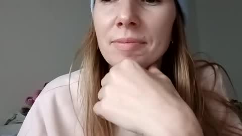 Snapshot of sexualangel chatting on 12/18/24, 10:51 Verona online show from 12/18/24, 10:51