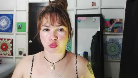 Snapshot of sexwwoman chatting on 10/20/25, 08:20 CHIARA   online show from 10/20/25, 08:20