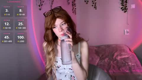 Snapshot of sexxxyalice chatting on 04/15/26, 08:32 Alice 3 online show from 04/15/26, 08:32