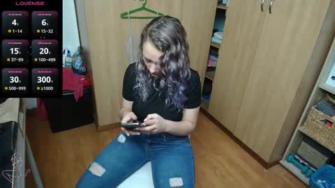 Snapshot of sexxxycrystali chatting on 09/10/25, 09:09 sexxxycrystali online show from 09/10/25, 09:09