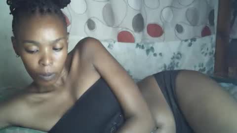 sexxy_curvy23 online show from 03/25/26, 07:09