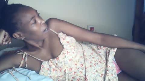 sexxy_curvy23 online show from 05/18/26, 04:07