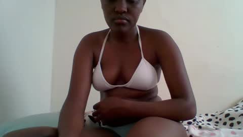 Snapshot of sexxy_kendrah chatting on 10/15/25, 12:27 lorna online show from 10/15/25, 12:27