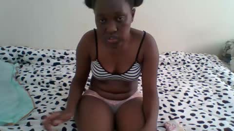 Snapshot of sexxy_kendrah chatting on 10/21/25, 11:33 lorna online show from 10/21/25, 11:33