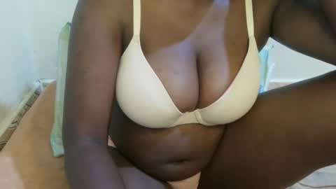 Snapshot of sexxy_maya1 chatting on 04/24/26, 06:21 sexxy_maya1 online show from 04/24/26, 06:21