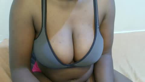 Snapshot of sexxy_maya1 chatting on 04/29/26, 10:19 sexxy_maya1 online show from 04/29/26, 10:19