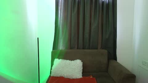 Snapshot of sexxylady__ chatting on 05/19/26, 04:13 Angie online show from 05/19/26, 04:13
