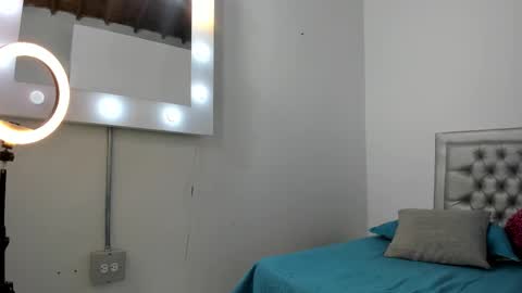 sexxylatincouple1 online show from 11/06/25, 10:05