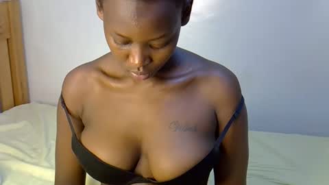 Snapshot of sexxyvee224 chatting on 10/18/25, 07:25 sexxyvee224 online show from 10/18/25, 07:25