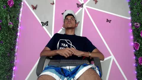 Snapshot of sexy__latin_cum chatting on 11/11/25, 12:16 A L E X online show from 11/11/25, 12:16