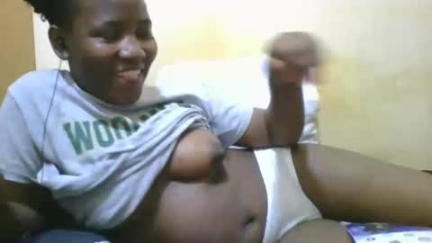 Snapshot of sexy_ariana90 chatting on 09/16/25, 06:42 Reshia online show from 09/16/25, 06:42