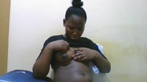 Snapshot of sexy_ariana90 chatting on 10/08/25, 10:57 Reshia online show from 10/08/25, 10:57