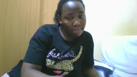 Snapshot of sexy_ariana90 chatting on 10/13/25, 10:15 Reshia online show from 10/13/25, 10:15