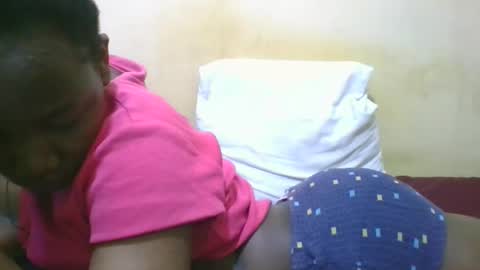 Snapshot of sexy_ariana90 chatting on 10/27/25, 05:55 Reshia online show from 10/27/25, 05:55