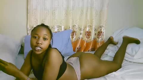 Snapshot of sexy_ariana_2 chatting on 02/25/25, 02:00 Ariana online show from 02/25/25, 02:00