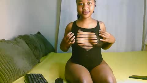 Snapshot of sexy_ariana_2 chatting on 10/15/25, 10:37 Ariana online show from 10/15/25, 10:37