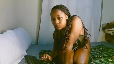 Snapshot of sexy_ariana_2 chatting on 10/27/25, 01:26 Ariana online show from 10/27/25, 01:26