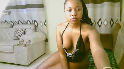 Snapshot of sexy_ariana_2 chatting on 12/02/25, 11:48 Ariana online show from 12/02/25, 11:48