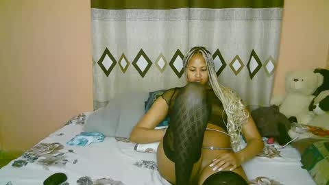 sexy_bluegirl online show from 11/10/25, 03:27