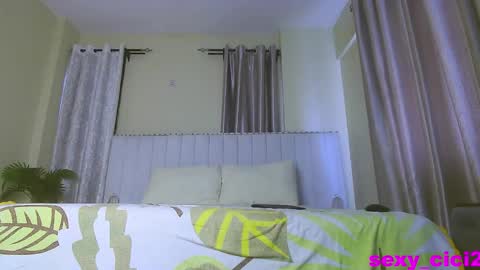 Snapshot of sexy_cici2 chatting on 11/21/25, 06:23 foxxy sweets online show from 11/21/25, 06:23