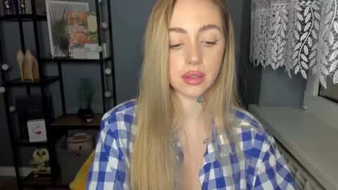 Snapshot of sexy_coralie chatting on 01/15/25, 07:44 C o r a l i e online show from 01/15/25, 07:44