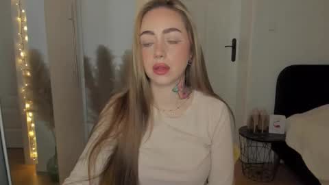 C o r a l i e online show from 01/19/26, 07:45