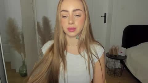 C o r a l i e online show from 02/05/26, 03:38