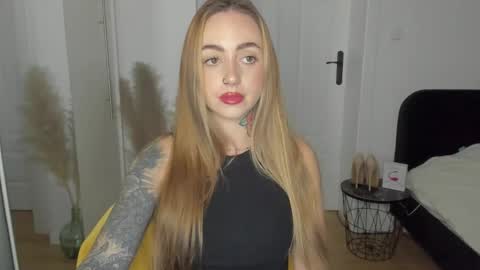 C o r a l i e online show from 03/18/26, 02:53