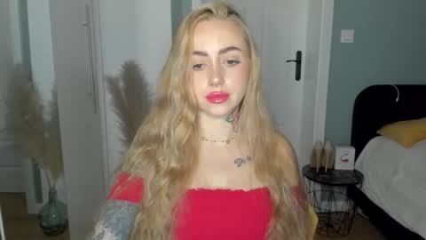 C o r a l i e online show from 04/17/26, 06:49