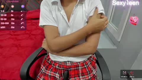 Snapshot of sexy_doll_1_ chatting on 02/16/25, 01:47 Sexydoll online show from 02/16/25, 01:47