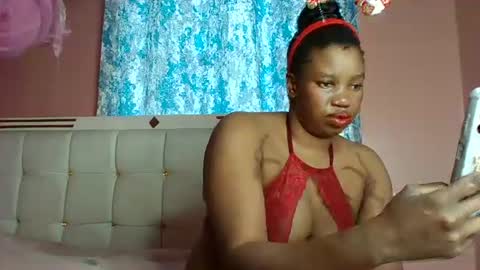 Snapshot of sexy_dot chatting on 12/26/24, 11:10 dotie online show from 12/26/24, 11:10