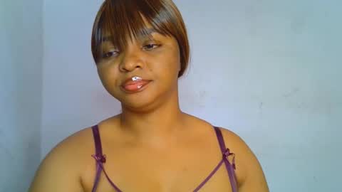 Snapshot of sexy_ebonygirl_ chatting on 10/12/25, 07:46 Clara online show from 10/12/25, 07:46