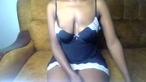Snapshot of sexy_ellahh chatting on 06/30/26, 01:06 Ellahh online show from 06/30/26, 01:06