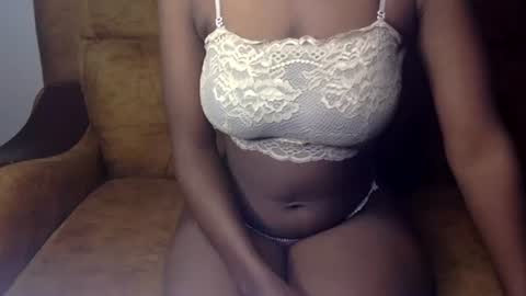 Snapshot of sexy_ellahh chatting on 07/05/26, 01:23 Ellahh online show from 07/05/26, 01:23