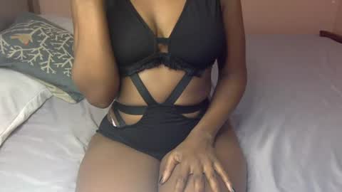 Snapshot of sexy_ellahh chatting on 07/06/26, 07:27 Ellahh online show from 07/06/26, 07:27